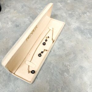 14K gold made set of necklace and earrings. Arc’teryx black vest. Size M.